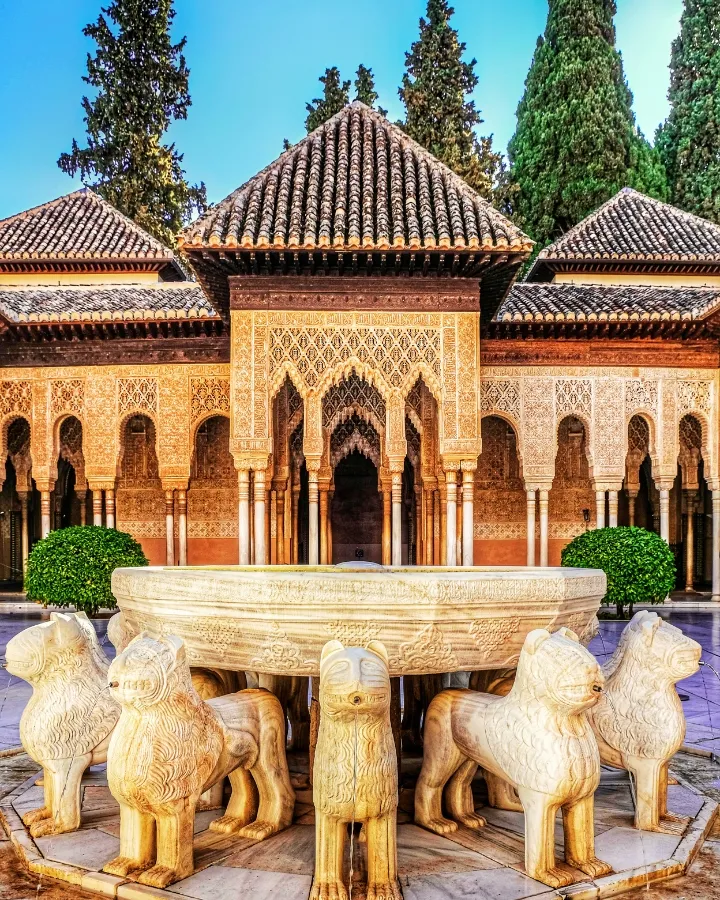 Vista de la Alhambra de Granada al atardecer